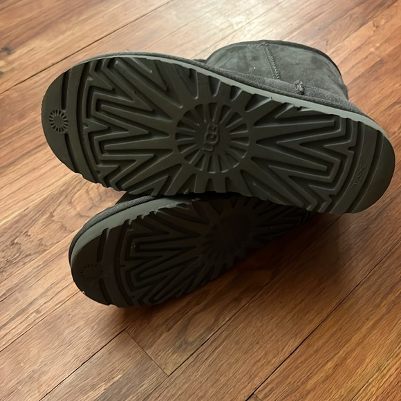UGG Boots - Picture 6 of 9